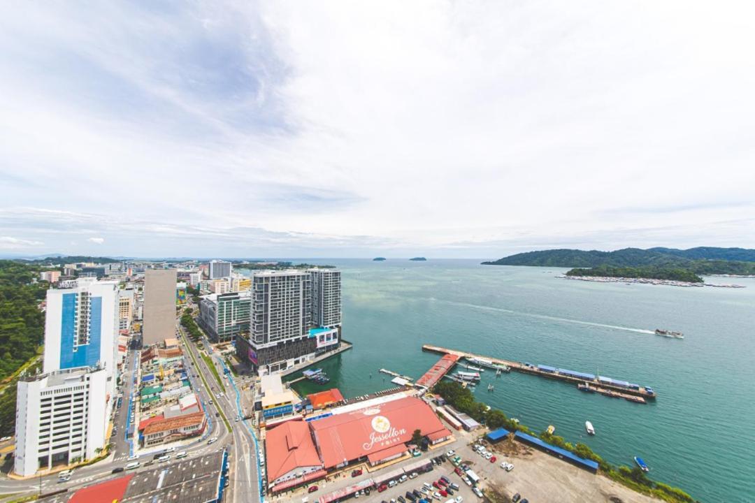 Jesselton Quay Seaview # Chariskey Suites Kota Kinabalu Exterior photo